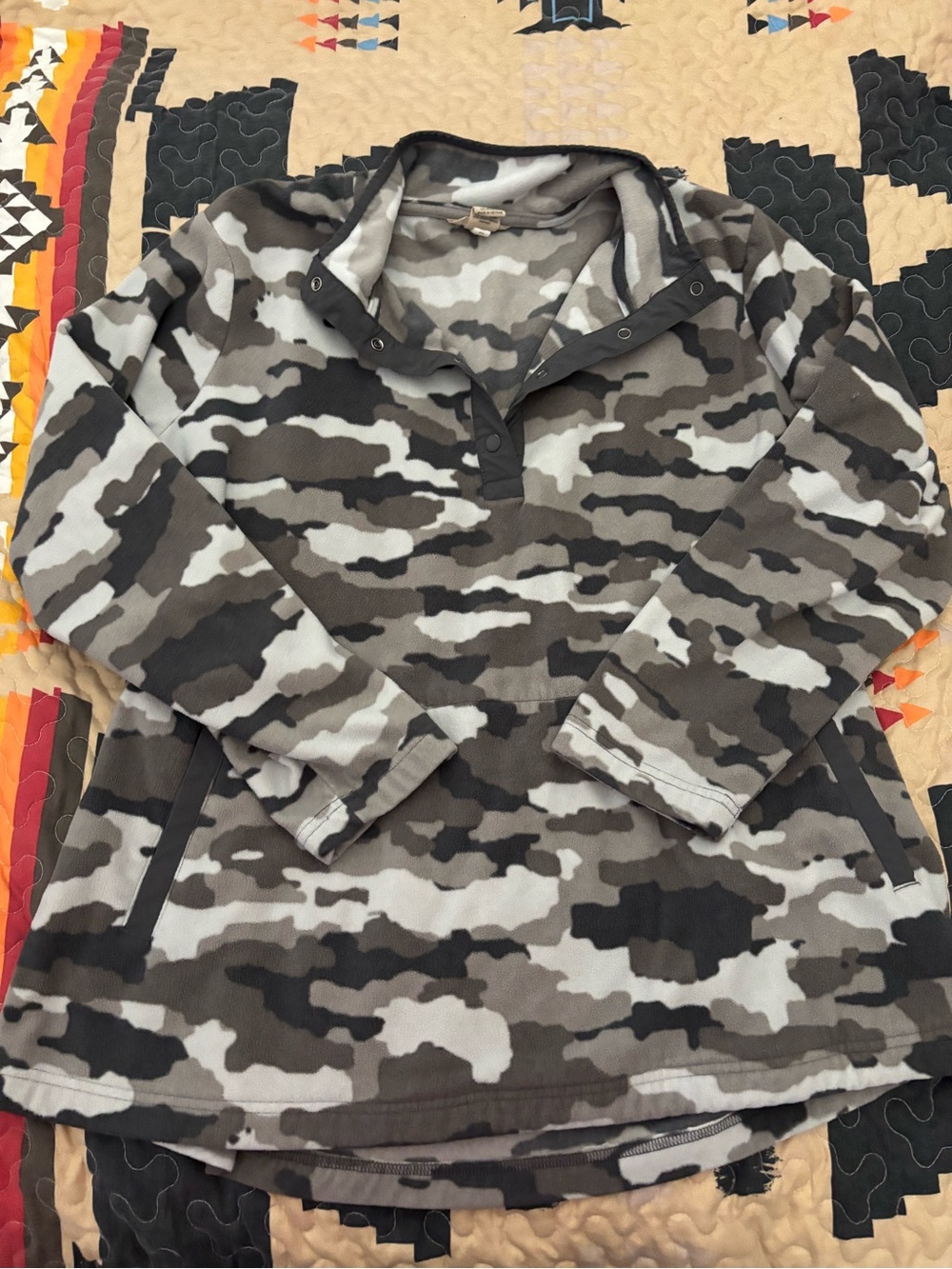 Duluth Trading Co Gray and White Camouflage Fleece Pullover